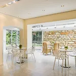 Hotel Garner East By Ihg