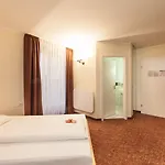 Garner East By Ihg מלון 4*