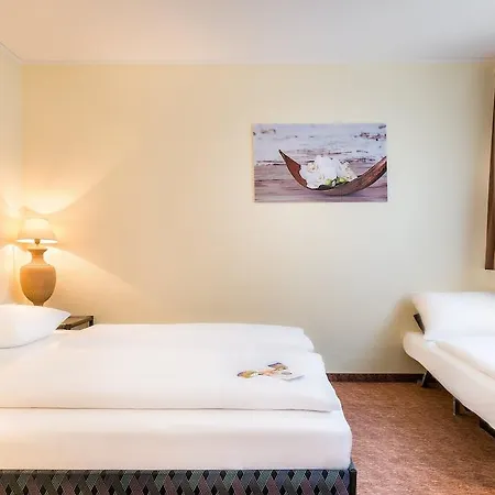 Garner East By Ihg Hotel 4*