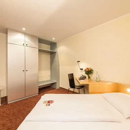 Garner East By Ihg מלון