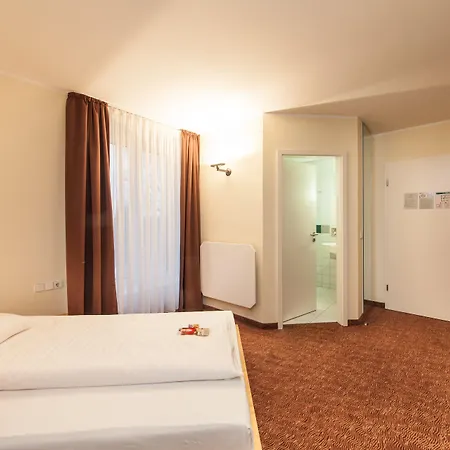 Garner East By Ihg מלון 4*