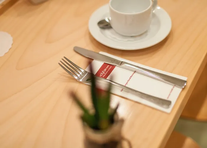 Garner East By Ihg Cologne