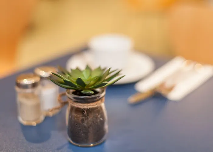 Garner East By Ihg Cologne